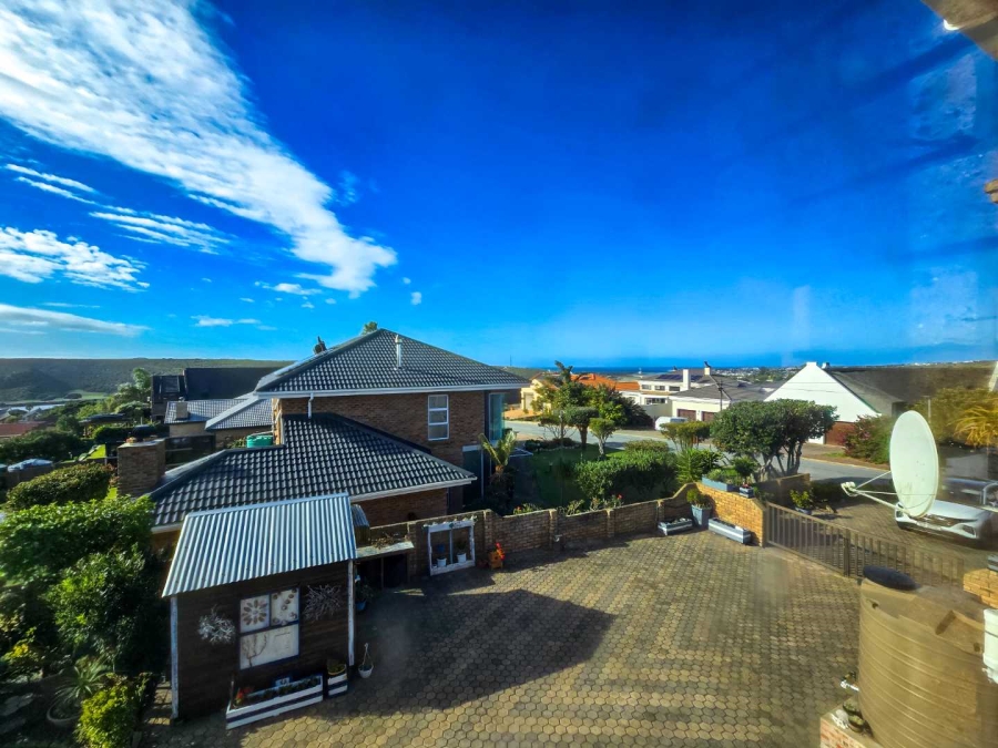 5 Bedroom Property for Sale in Stilbaai Wes Western Cape